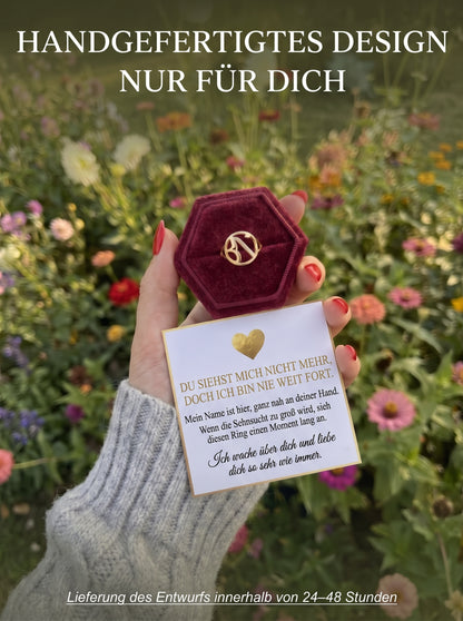 Nie weit fort – Monogramm-Ring